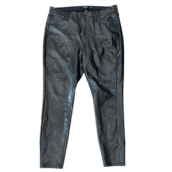 Torrid Women's Sky High Skinny Faux Leather High Rise Pant Black Size 14 - Picture 3 of 9